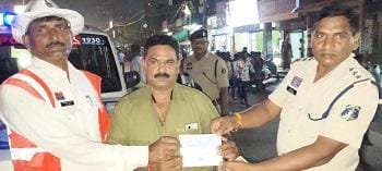 "यातायात पुलिस जिला दुर्ग की कार्यवाही: “खुर्सीपार क्षेत्र में आदेश की अवहेलना और गलत पार्किंग पर कार्रवाई 5 "यातायात पुलिस जिला दुर्ग की कार्यवाही: “खुर्सीपार क्षेत्र में आदेश की अवहेलना और गलत पार्किंग पर कार्रवाई