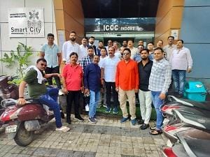महापौर पार्षदगण सहित अधिकारी देखे इंदौर की स्वच्छता...