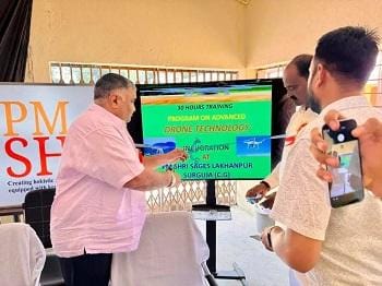 सरगुजा अंचल के विद्यार्थियों को मिल रहा एडवांस ड्रोन का प्रशिक्षण...