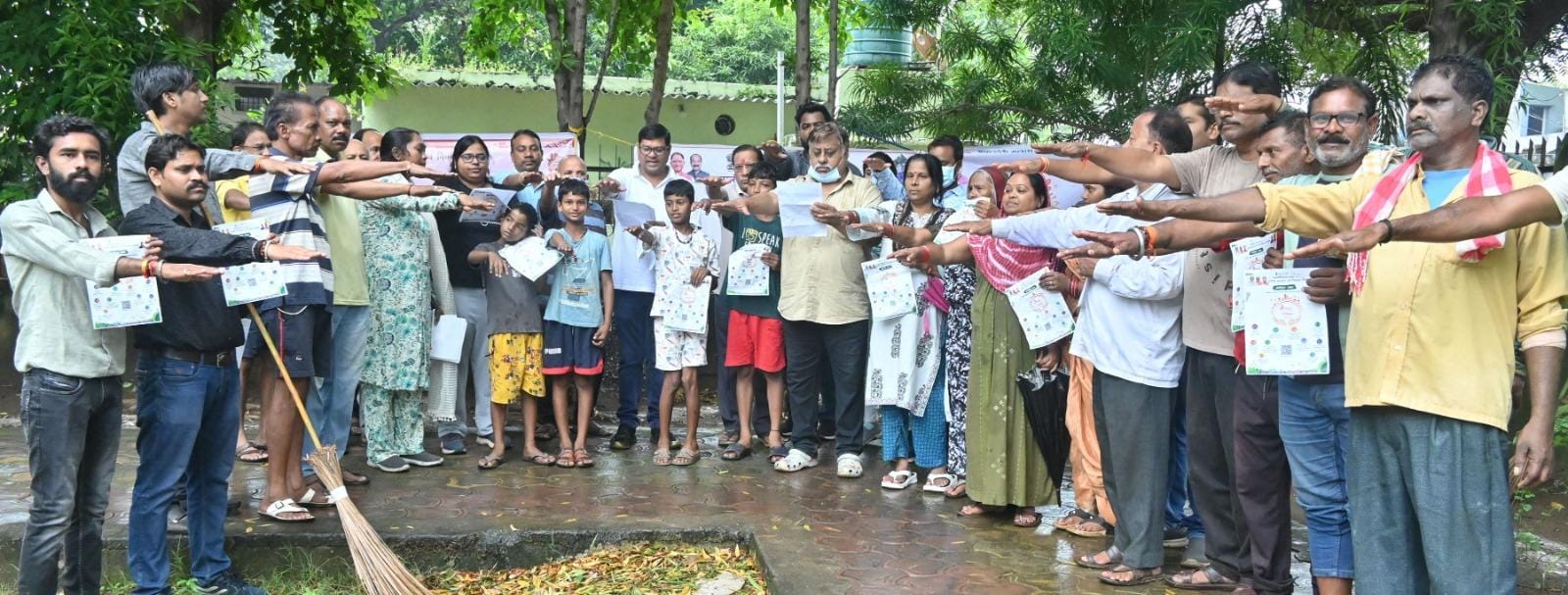 स्वच्छता ही सेवा अभियान 25 हेतु आयुक्त ने श्रमदान कर सफाई में सहयोग करने दिलाए शपथ...