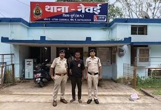 नेवई पुलिस की बड़ी कार्यवाही: धारदार चाकु दिखाकर आमजन को डराने धमकाने के आरोपीगण गिरफ्तार... 6 नेवई पुलिस की बड़ी कार्यवाही: धारदार चाकु दिखाकर आमजन को डराने धमकाने के आरोपीगण गिरफ्तार...