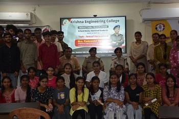 रक्षा टीम द्वारा नशे के विरुद्ध आपरेशन विश्वास के तहत जागरूकता प्रोग्राम हेतू कृष्णा इंजीनियरिंग कॉलेज खम्हारिया जूनवानी जिला दुर्ग पहुंची