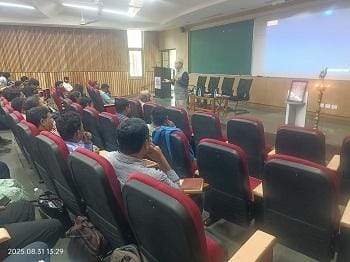 छात्रों को खुद जॉब क्रियेटर बनना होगा- प्रो राजीव प्रकाश...