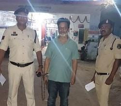 दुर्ग पुलिस की सख्त कार्यवाही: सट्टा खेलाने वाला आरोपी गिरफ्तार... 6 दुर्ग पुलिस की सख्त कार्यवाही: सट्टा खेलाने वाला आरोपी गिरफ्तार...