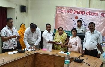 दुर्ग में प्रधानमंत्री आवास योजना से 15 हितग्राहियों को मिला नया घर...