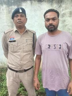 दुर्ग पुलिस की बड़ी कार्रवाई : व्हाट्सएप सट्टा किंग गिरफ्तार, 95 हजार नकद व मोबाइल जब्त