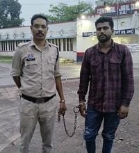 दुर्ग पुलिस की बड़ी सफलता: होटल ईशा का मालिक गिरफ्तार, देह व्यापार रैकेट का खुलासा... 5 दुर्ग पुलिस की बड़ी सफलता: होटल ईशा का मालिक गिरफ्तार, देह व्यापार रैकेट का खुलासा...