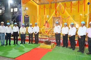 निदेशक प्रभारी ने संयंत्र के विभिन्न विभागों का भ्रमण कर कर्मचारियों को विश्वकर्मा पूजा की दी बधाई....