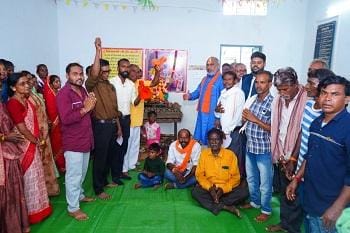 दुर्ग ग्रामीण विधायक ललित चंद्राकर ने सृजन के देवता भगवान विश्वकर्मा के पूजा अर्चना कर क्षेत्र वासियों की सुख समृद्धि की कामना की... 1 ।