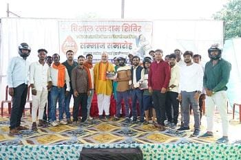 रक्तदान महादान शिविर मे शामिल हुए दुर्ग ग्रामीण विधायक ललित चंद्राकर...