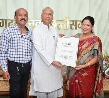 पूर्व गृहमंत्री ताम्रध्वज साहू ने राष्ट्रपति शिक्षक सम्मान प्राप्त करने वाली श्रीमती डॉ. प्रज्ञा सिंह को दी बधाई