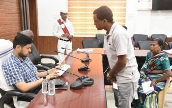 जनदर्शन में कलेक्टर ने सुनी समस्याएं, त्वरित समाधान के दिए निर्देश... 4 जनदर्शन में कलेक्टर ने सुनी समस्याएं, त्वरित समाधान के दिए निर्देश...