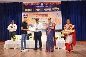 "प्रोत्साहन-प्रतिभा मेरिट अवार्ड समारोह" में ठेका कार्मिकों के बच्चों की मेधा का हुआ सम्मान... 7 "प्रोत्साहन-प्रतिभा मेरिट अवार्ड समारोह" में ठेका कार्मिकों के बच्चों की मेधा का हुआ सम्मान...