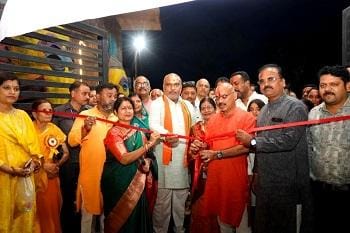 भाजपा की प्रधानमंत्री नरेंद्र मोदी के जीवन पर आधारित चित्र प्रदर्शनी एवं वोकल फार लोकल सम्मान समारोह की शुरुआत...