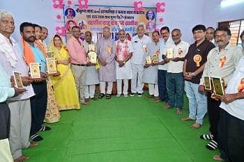 स्व. धर्मपत्नी की स्मृति में नव निर्मित कमला सदन समाज जनों को समर्पित कर रहा हूं - ताम्रध्वज साहू