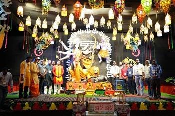 नवरात्रि महोत्सव के छठवें दिन – माता रानी की भव्य पूजन-अर्चना और ड्रैगन थीम पंडाल में उत्सव