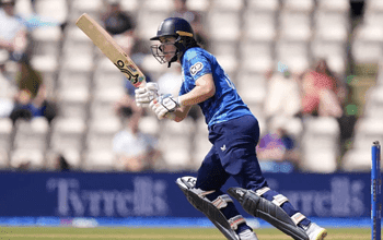 हीथर नाईट ने इंग्लैंड के लिए खेली मैच विनिंग पारी, लो स्कोरिंग मुकाबले में बांग्लादेश को दी मात... 1 हीथर नाईट ने इंग्लैंड के लिए खेली मैच विनिंग पारी, लो स्कोरिंग मुकाबले में बांग्लादेश को दी मात...