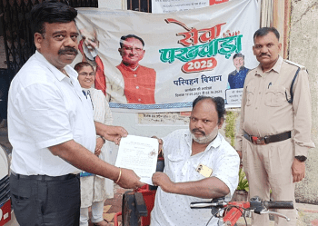 दुर्ग आरटीओ ने दिव्यांग भूषण ताड़ी को सौंपा निशुल्क बस पास, सेवा पखवाड़ा के तहत दी गई सुविधा...