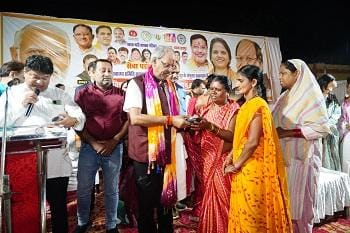 सांसद बृजमोहन अग्रवाल ने खो-खो पारा में विशाल स्वास्थ्य शिविर का शुभारंभ, हितग्राहियों को मुफ्त चश्मे वितरित...