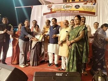 भाजपा जनों ने किया समाज सेवी संस्थाओं और विकसित भारत चित्रकला के प्रतिभागियों का सम्मान... 1 भाजपा जनों ने किया समाज सेवी संस्थाओं और विकसित भारत चित्रकला के प्रतिभागियों का सम्मान...