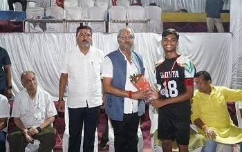 स्व. रामजी लाल अग्रवाल स्मृति फुटबॉल प्रतियोगिता का समापन, सांसद बृजमोहन ने विजेताओं को किया पुरस्कृत... 2 स्व. रामजी लाल अग्रवाल स्मृति फुटबॉल प्रतियोगिता का समापन, सांसद बृजमोहन ने विजेताओं को किया पुरस्कृत...