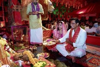 भिलाई में नवरात्रि महोत्सव की धूम, विधायक देवेंद्र यादव ने परिवार सहित किए माता रानी के दर्शन...