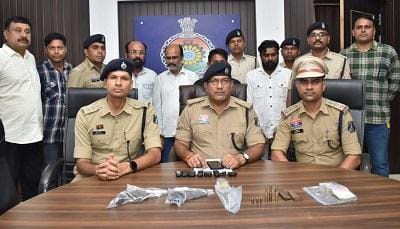 दुर्ग पुलिस की बड़ी कार्रवाई: पिस्टल, कट्टा और 141 पौवा शराब के साथ 4 तस्कर गिरफ्तार...