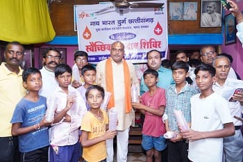 तिरगा में आयोजित रक्त दान शिवर में सम्मिलित हुए दुर्ग ग्रामीण विधायक ललित चंद्राकर