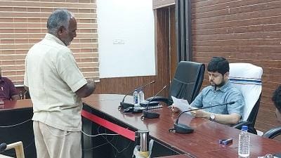 सेवा सहकारी समिति कोडिया में बनाए रखने की किसानों ने की मांग...