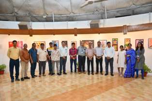 नेहरू आर्ट गैलरी में डॉ. नन्दिता राजश्री की एकल चित्रकला प्रदर्शनी “कथा” उद्घाटित...