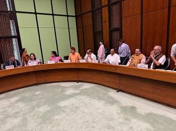 रायपुर सांसद बृजमोहन अग्रवाल ने रसायन एवं उर्वरक समिति की पहली बैठक में रखे कृषि सशक्तिकरण के सुझाव..