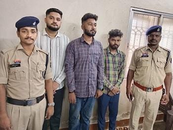 संकल्प एक युद्ध नशे के विरुद्ध" अभियान के तहत् अवैध हुक्का संचालन करने वाले आरोपी संचालक व्यक्ति गिरफ्तार 1 संकल्प एक युद्ध नशे के विरुद्ध" अभियान के तहत् अवैध हुक्का संचालन करने वाले आरोपी संचालक व्यक्ति गिरफ्तार