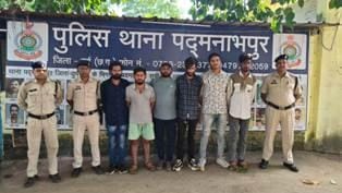 असामाजिक तत्वों, चाकूबाजों पर दुर्ग पुलिस की बड़ी कार्यवाही : 16 आरोपियों को धारदार हथियार सहित किया गया गिरफ्तार... 2 असामाजिक तत्वों, चाकूबाजों पर दुर्ग पुलिस की बड़ी कार्यवाही : 16 आरोपियों को धारदार हथियार सहित किया गया गिरफ्तार...