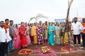 मीनाक्षी चंद्राकर ने छठी मईया की पूजा-अर्चना कर प्रदेश की सुख-समृद्धि की कामना की