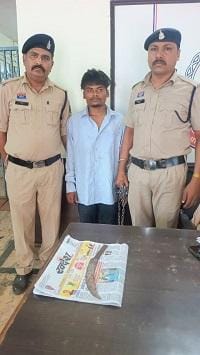 तलवार नुमा हथियार से ग्रामीणों को डराने धमकाने वाला आया पुलिस के गिरफ्त में...