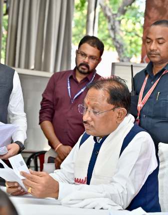 मुख्यमंत्री विष्णु देव साय ने आमजन की समस्याएँ सुनीं, मौके पर दिए त्वरित समाधान...