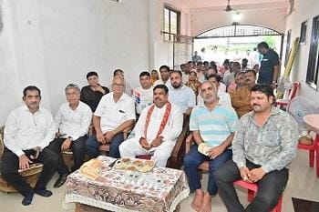मन की बात कार्यक्रम में दुर्ग विधानसभा को प्रदेश में प्रथम स्थान केबिनेट मंत्री गजेन्द्र यादव ने कार्यकर्ताओं ने दी बधाई...