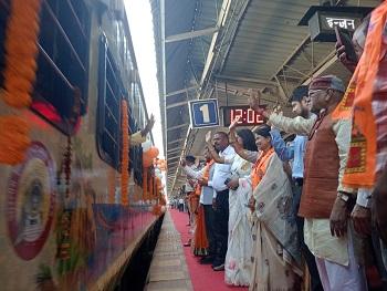 मुख्यमंत्री तीर्थ दर्शन योजना के तहत दुर्ग से 800 श्रद्धालु हुए रवाना... 1 मुख्यमंत्री तीर्थ दर्शन योजना के तहत दुर्ग से 800 श्रद्धालु हुए रवाना...