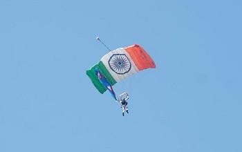 सूर्यकिरण” ने जगाया गर्व और देशभक्ति का जज़्बा, सांसद बृजमोहन ने रक्षा मंत्री और उपराष्ट्रपति का जताया आभार... 3 सूर्यकिरण” ने जगाया गर्व और देशभक्ति का जज़्बा, सांसद बृजमोहन ने रक्षा मंत्री और उपराष्ट्रपति का जताया आभार...