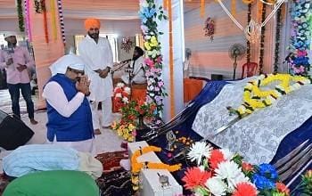 गुरुनानक जयंती पर गुरुद्वारा पहुँचे मंत्री गजेन्द्र यादव, मत्था टेककर प्रदेश की सुख-समृद्धि की कामना की...