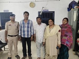 ऑपरेशन विश्वास के तहत दुर्ग पुलिस की बड़ी कार्रवाई: 18 आरोपी गिरफ्तार, 476 पौवा अवैध शराब जब्त... 1 ऑपरेशन विश्वास के तहत दुर्ग पुलिस की बड़ी कार्रवाई: 18 आरोपी गिरफ्तार, 476 पौवा अवैध शराब जब्त...