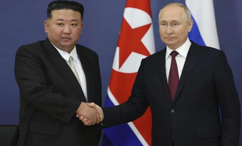 रूस और उत्तर कोरिया के बीच पक रही खिचड़ी! पहले हुई सैन्य अधिकारियों की बैठक फिर दागी गई बैलिस्टिक मिसाइल 1 रूस और उत्तर कोरिया के बीच पक रही खिचड़ी! पहले हुई सैन्य अधिकारियों की बैठक फिर दागी गई बैलिस्टिक मिसाइल