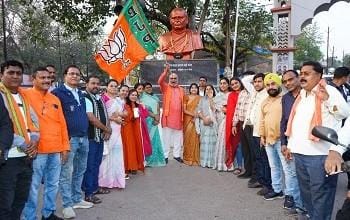 दुर्ग ग्रामीण विधायक ललित चंद्राकर ने बिहार विधानसभा चुनाव में NDA की प्रचंड जीत पर कार्यकर्ताओं के साथ खुशियां मनाई...