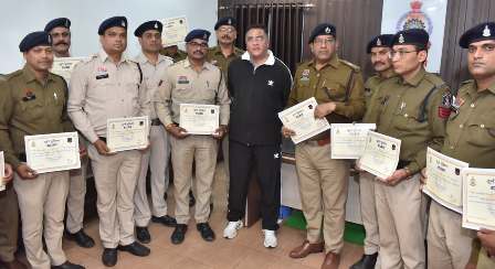चाकूबाजों को पकड़ने में महत्वपूर्ण भूमिका निभाने वाले कर्मी हुए सम्मानित...