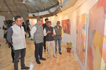 नेहरू आर्ट गैलरी में हुकुम लाल वर्मा की तीन दिवसीय चित्रकला प्रदर्शनी का उद्घाटन