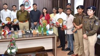 पीएससी के द्वारा चयनित अभ्यर्थियों का दुर्ग एसएसपी ने किया सम्मान... 4 पीएससी के द्वारा चयनित अभ्यर्थियों का दुर्ग एसएसपी ने किया सम्मान...