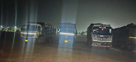 रातभर नाकेबंदी कर खनिज विभाग ने 8 हाईवा किए जब्त...