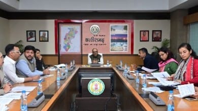 आधार कार्ड सभी को उपलब्ध करायें: मुख्य सचिव विकासशील...