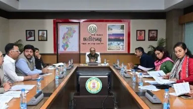 आधार कार्ड सभी को उपलब्ध करायें: मुख्य सचिव विकासशील...