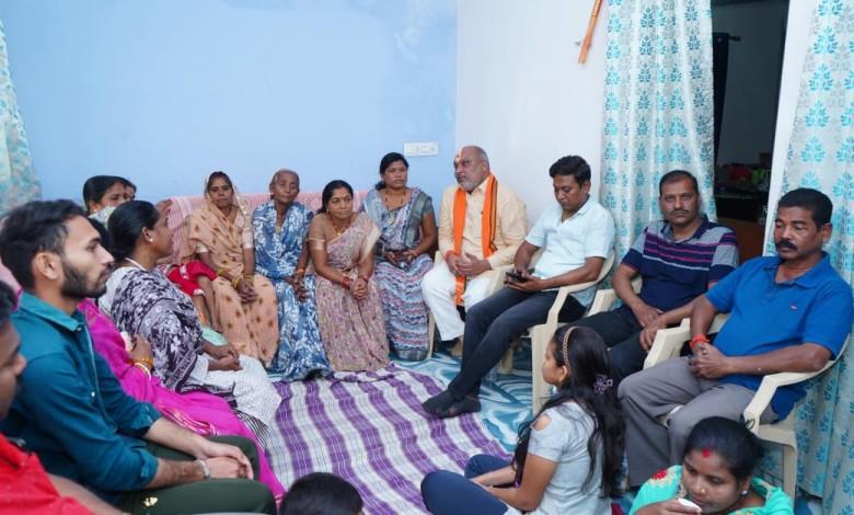 दुर्ग ग्रामीण विधायक ललित चंद्राकर नें बूथ कार्यकताओं के साथ सुनी 'मन की बात' की 128 वीं कड़ी
